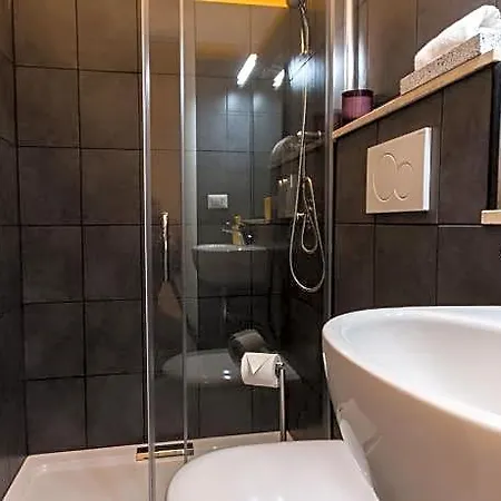 A Casa Di Ale E Lalla Hotel 4*